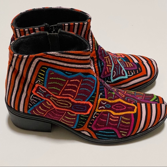 Kuna Shoes - Handmade Cowgirl Ankle Boots